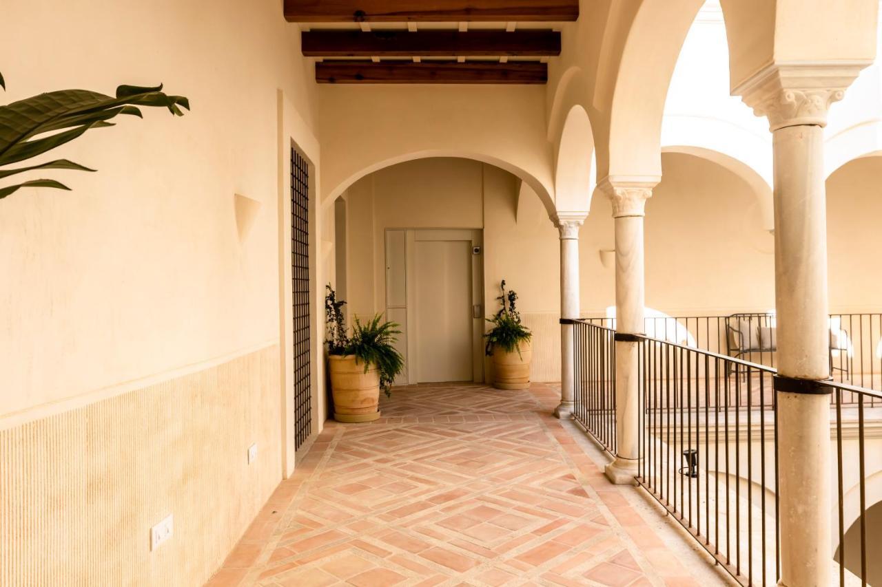 セビリア Casa Del Rey Sabioアパートホテル エクステリア 写真